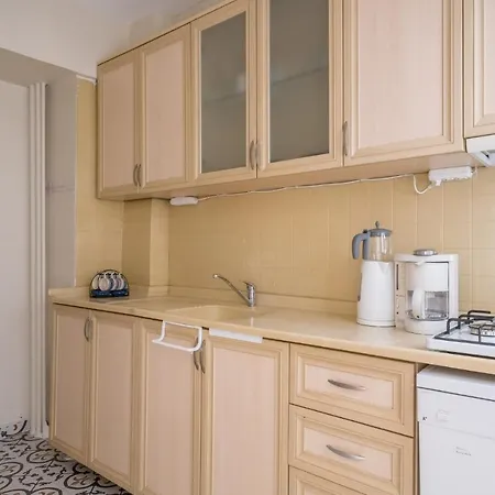 Central Flat 3 Min To Metro And Citys Nisantasi * איסטמבול